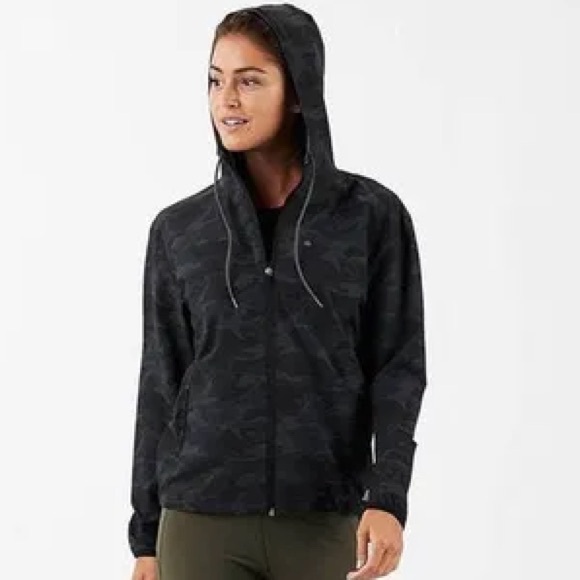 Vuori Outdoor Trainer Shell, Size L - Picture 3 of 8